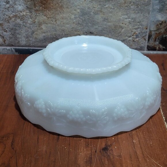 Vintage Anchor Hocking Fire King Ware Large Milk Glass Centerpiece Pedestal Bowl - Picture 6 of 12